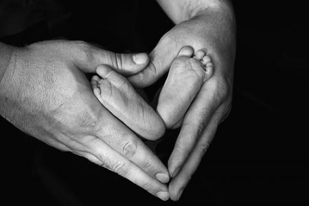 il sont pas trognon les petis pieds du bb moi je trouve tro !!!!!!!!!!!!!!